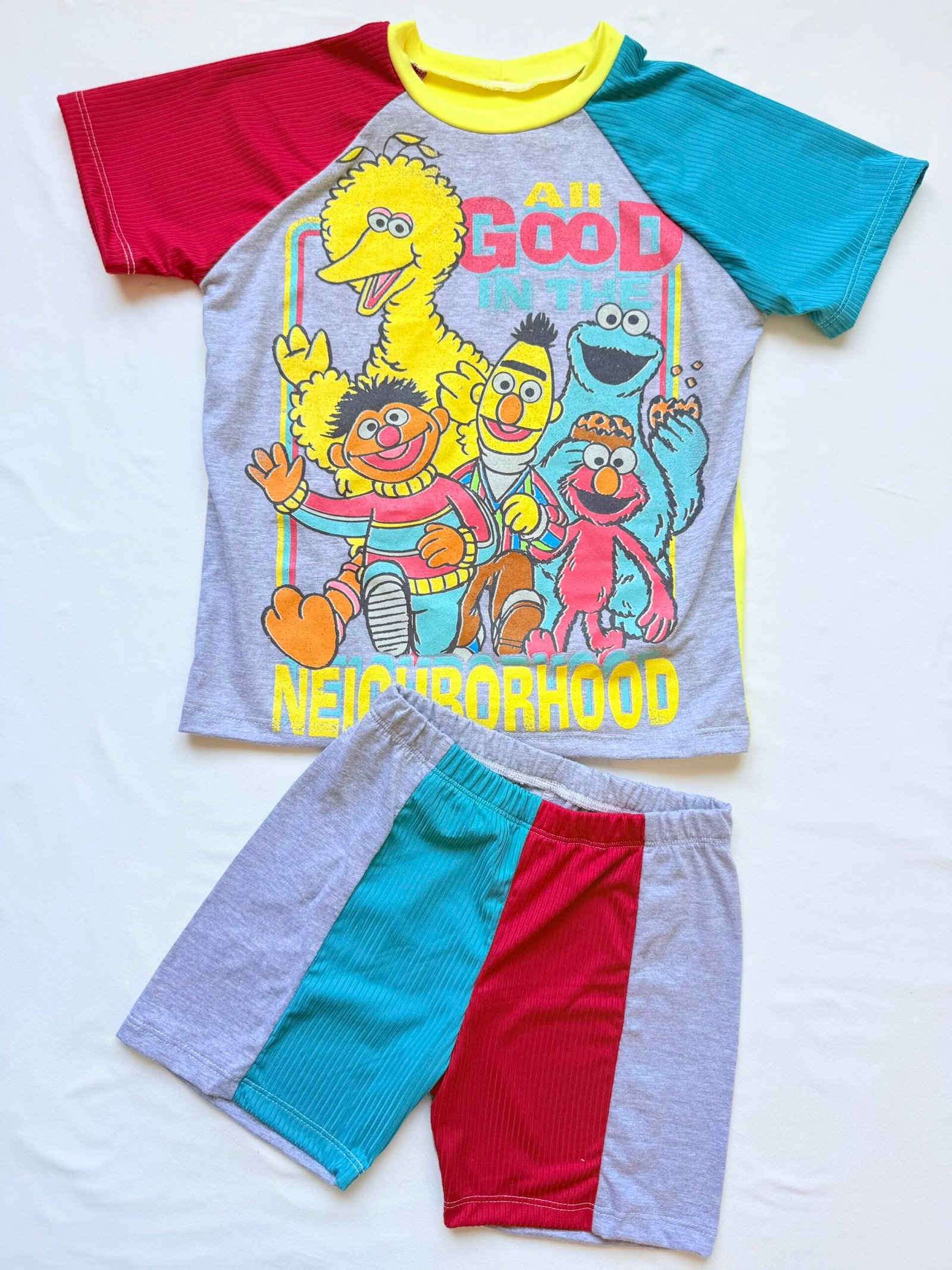 Sesame Street Raglan Lounge Set
Size 6Y